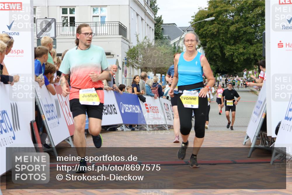 31.08.2025 - 21. Blankeneser Heldenlauf Strokosch-Dieckow http://msf.ph/oto/8697575 31.08.2025 10:34:02 Ziel 2378, 2563, 2120 meine-sportfotos.de