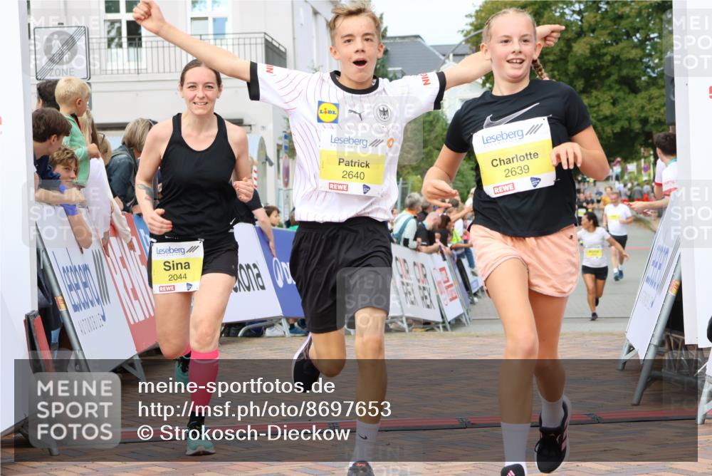 31.08.2025 - 21. Blankeneser Heldenlauf Strokosch-Dieckow http://msf.ph/oto/8697653 31.08.2025 10:33:30 Ziel 2011, 2044, 2126, 2640, 2639, 2220, 2221 meine-sportfotos.de