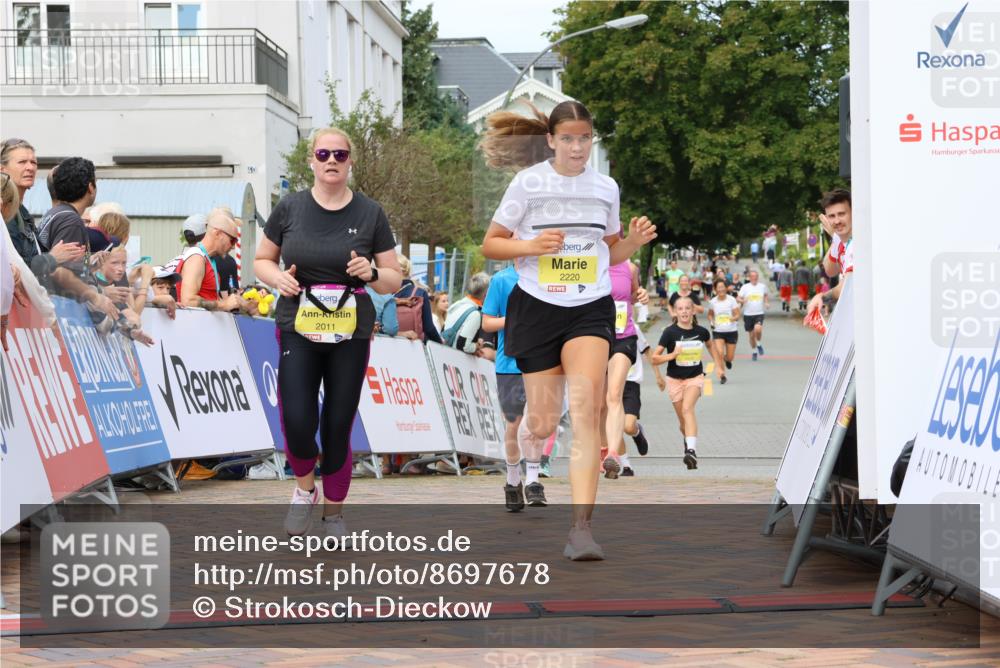 31.08.2025 - 21. Blankeneser Heldenlauf Strokosch-Dieckow http://msf.ph/oto/8697678 31.08.2025 10:33:25 Ziel 2011, 2044, 2126, 2640, 2639, 2220, 2221 meine-sportfotos.de