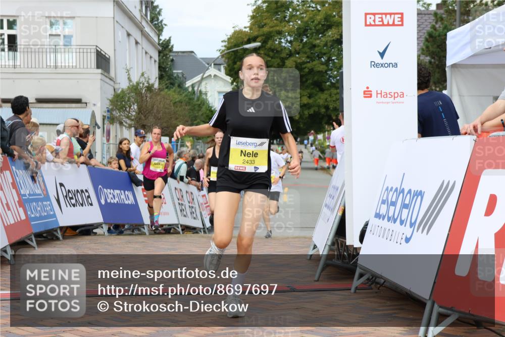 31.08.2025 - 21. Blankeneser Heldenlauf Strokosch-Dieckow http://msf.ph/oto/8697697 31.08.2025 10:33:12 Ziel 2304, 2433, 2388, 2430, 2658 meine-sportfotos.de