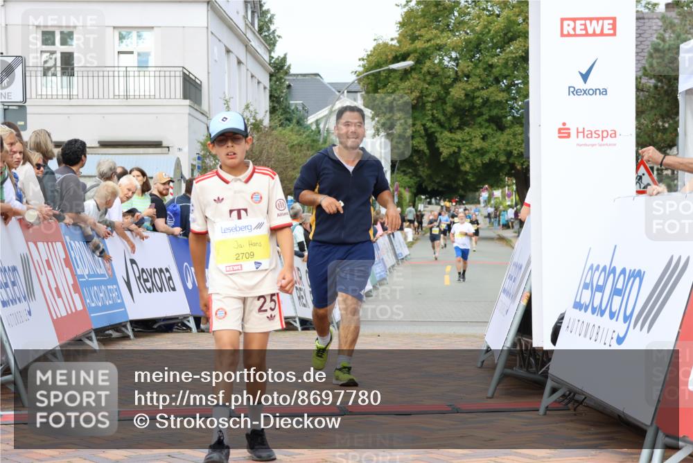 31.08.2025 - 21. Blankeneser Heldenlauf Strokosch-Dieckow http://msf.ph/oto/8697780 31.08.2025 10:27:32 Ziel 2715, 2463, 2725, 2533, 2709 meine-sportfotos.de