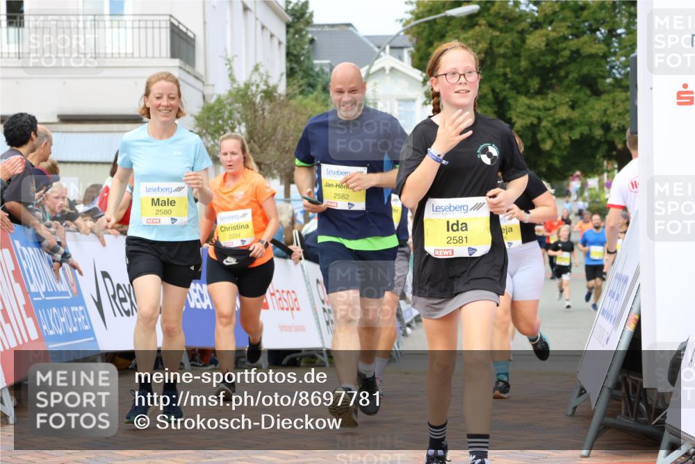 31.08.2025 - 21. Blankeneser Heldenlauf Strokosch-Dieckow http://msf.ph/oto/8697781 31.08.2025 10:32:35 Ziel 2490, 2256, 2257, 2644, 2581, 2582, 2580, 2201 meine-sportfotos.de