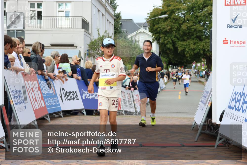 31.08.2025 - 21. Blankeneser Heldenlauf Strokosch-Dieckow http://msf.ph/oto/8697787 31.08.2025 10:27:31 Ziel 2715, 2463, 2725, 2533, 2709 meine-sportfotos.de