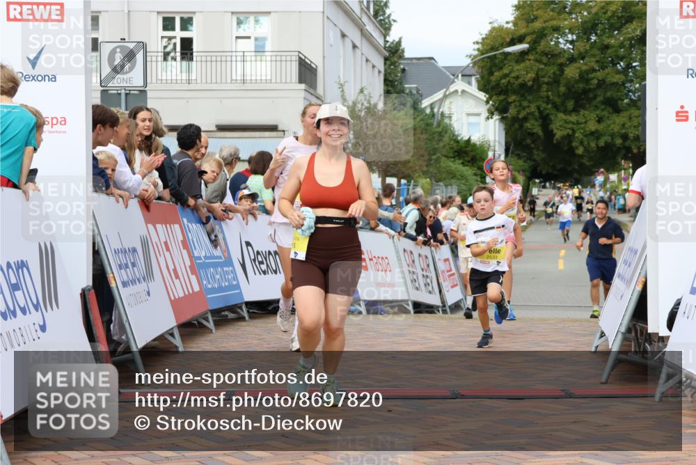 31.08.2025 - 21. Blankeneser Heldenlauf Strokosch-Dieckow http://msf.ph/oto/8697820 31.08.2025 10:27:25 Ziel 2715, 2204, 2463, 2559, 2725, 2533 meine-sportfotos.de