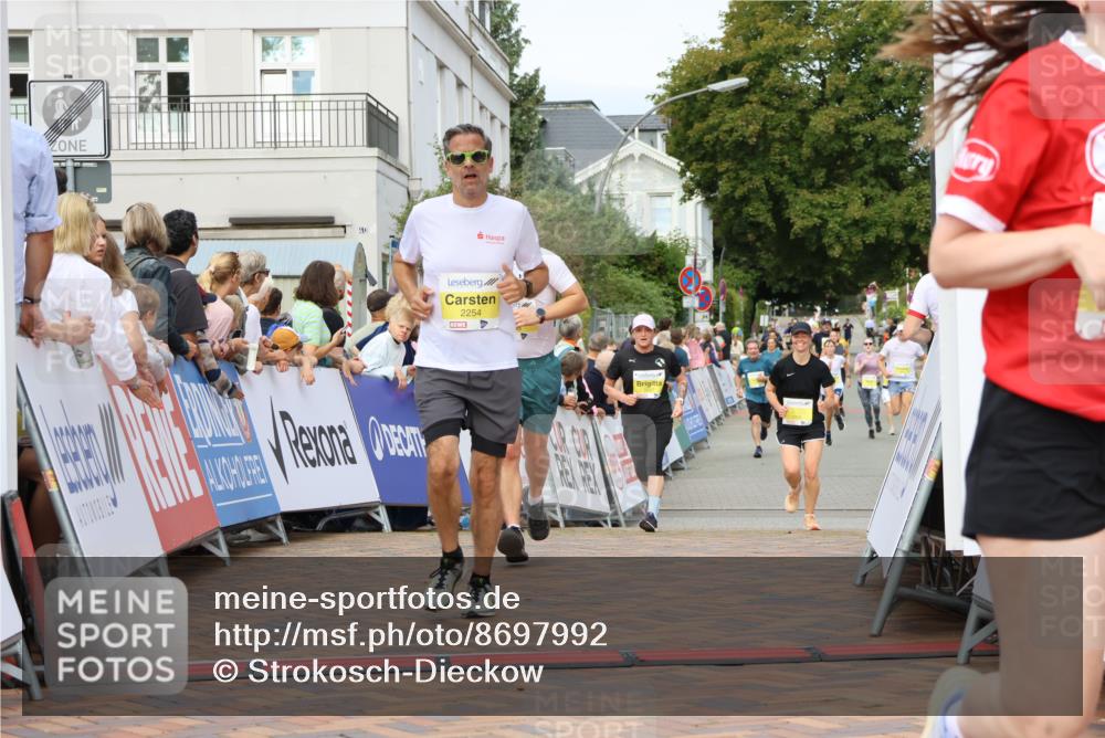 31.08.2025 - 21. Blankeneser Heldenlauf Strokosch-Dieckow http://msf.ph/oto/8697992 31.08.2025 10:26:32 Ziel 2706, 2254, 2497, 2688, 2007 meine-sportfotos.de