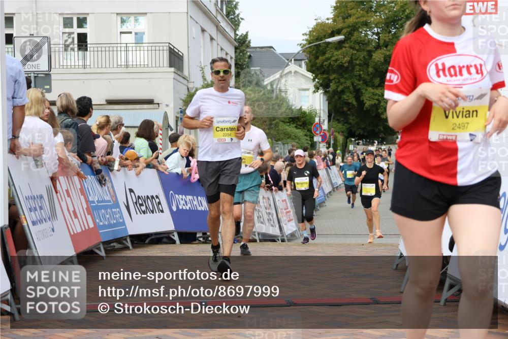 31.08.2025 - 21. Blankeneser Heldenlauf Strokosch-Dieckow http://msf.ph/oto/8697999 31.08.2025 10:26:32 Ziel 2706, 2254, 2497, 2688, 2007 meine-sportfotos.de
