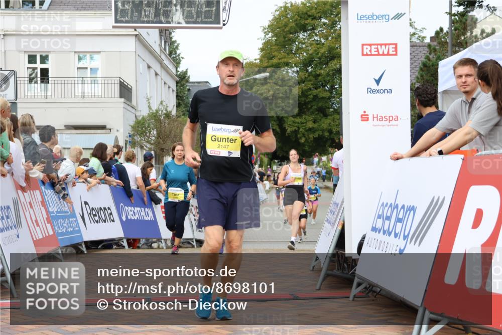 31.08.2025 - 21. Blankeneser Heldenlauf Strokosch-Dieckow http://msf.ph/oto/8698101 31.08.2025 10:31:08 Ziel 2209, 2437, 2324, 2147, 2121, 2018 meine-sportfotos.de