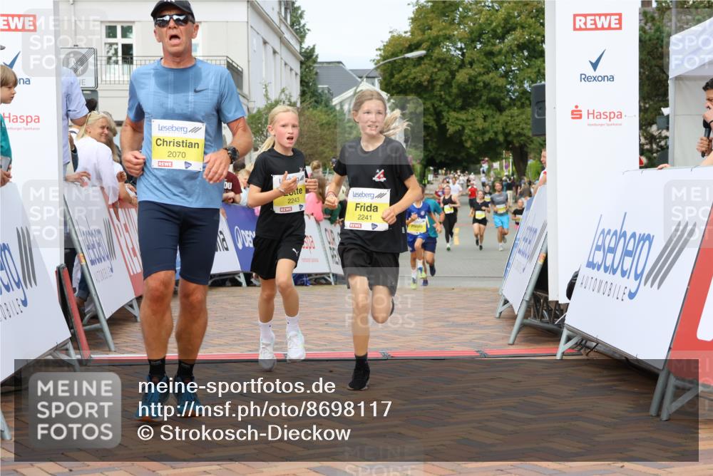 31.08.2025 - 21. Blankeneser Heldenlauf Strokosch-Dieckow http://msf.ph/oto/8698117 31.08.2025 10:25:55 Ziel 2342, 2472, 2070, 2241, 2243 meine-sportfotos.de