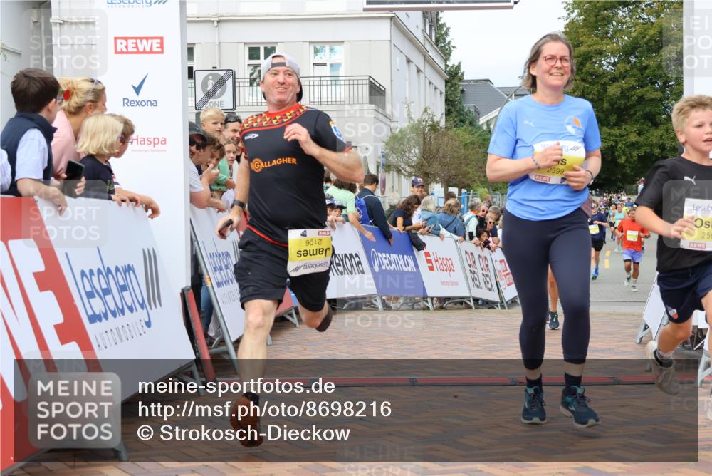 31.08.2025 - 21. Blankeneser Heldenlauf Strokosch-Dieckow http://msf.ph/oto/8698216 31.08.2025 10:30:37 Ziel 2560, 2106, 2599, 2102 meine-sportfotos.de