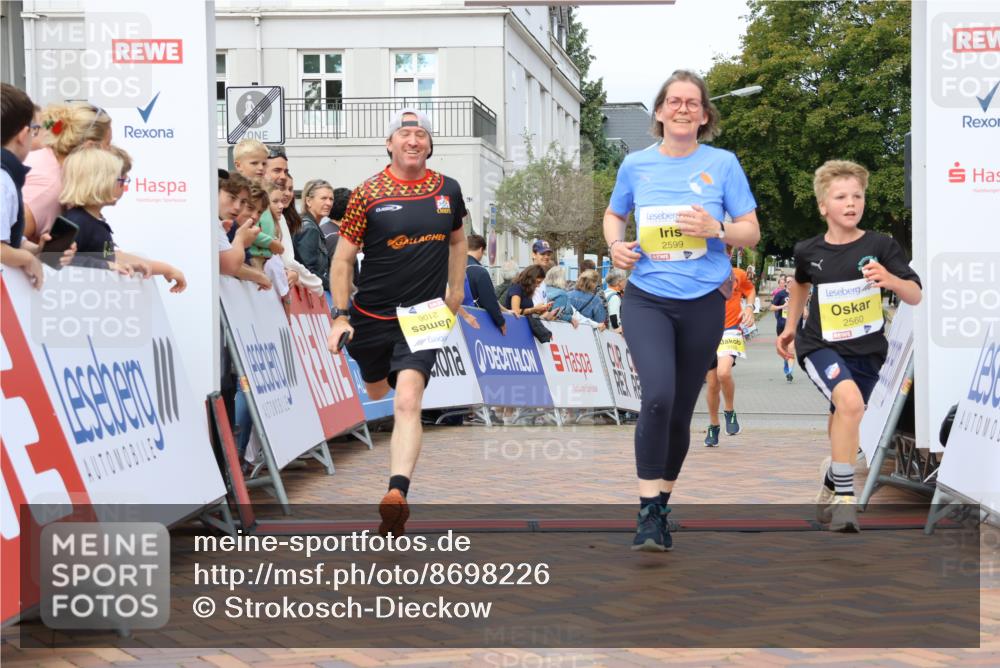 31.08.2025 - 21. Blankeneser Heldenlauf Strokosch-Dieckow http://msf.ph/oto/8698226 31.08.2025 10:30:37 Ziel 2560, 2106, 2599, 2102 meine-sportfotos.de