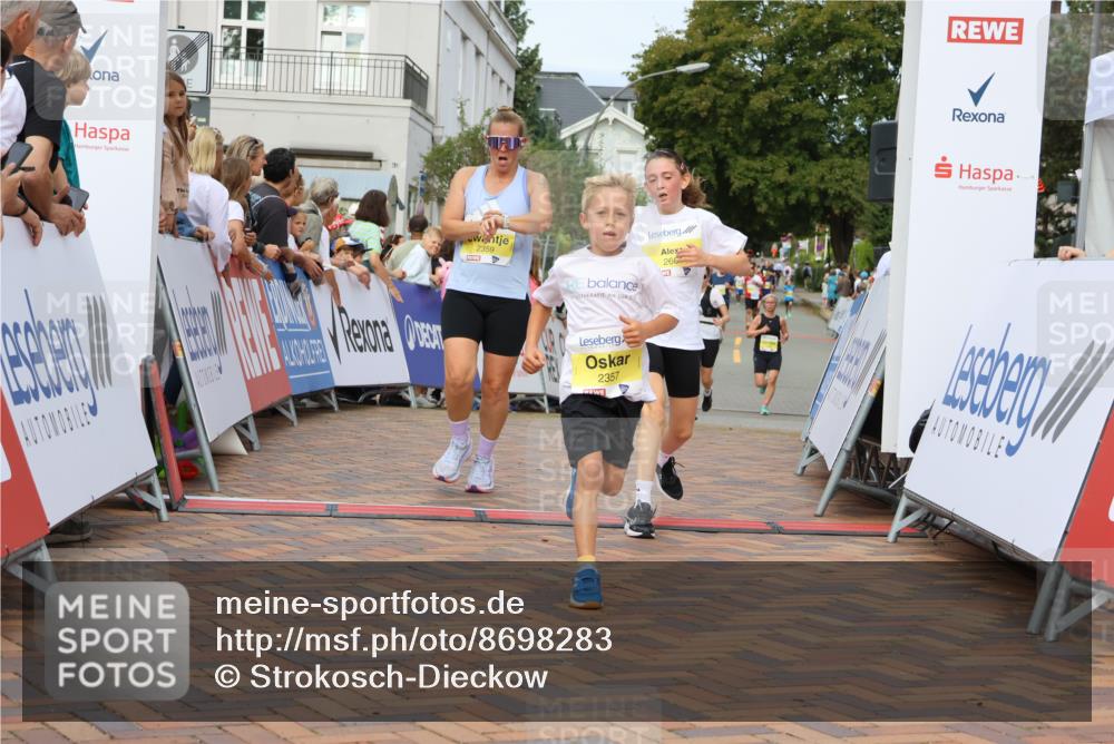 31.08.2025 - 21. Blankeneser Heldenlauf Strokosch-Dieckow http://msf.ph/oto/8698283 31.08.2025 10:25:10 Ziel 2641, 2357, 2183, 2717, 2285, 2286, 2331, 2053, 2359, 2661 meine-sportfotos.de