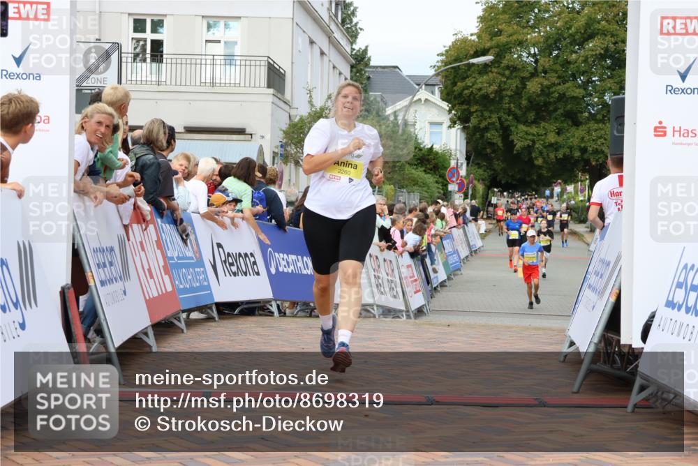 31.08.2025 - 21. Blankeneser Heldenlauf Strokosch-Dieckow http://msf.ph/oto/8698319 31.08.2025 10:29:58 Ziel 2260, 2603, 2602 meine-sportfotos.de