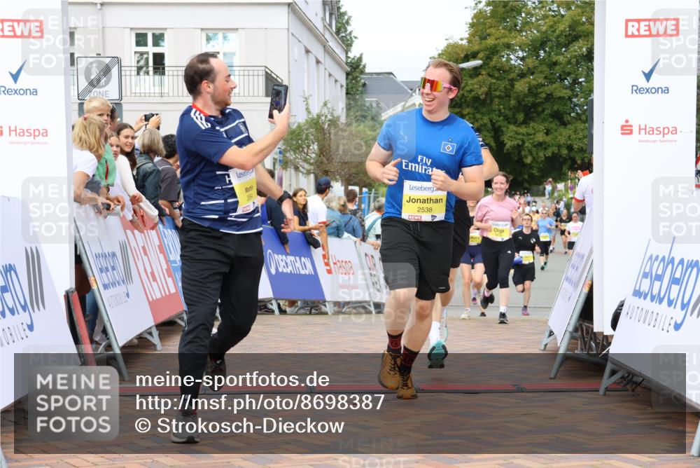 31.08.2025 - 21. Blankeneser Heldenlauf Strokosch-Dieckow http://msf.ph/oto/8698387 31.08.2025 10:29:32 Ziel 2614, 2615, 2684, 2538, 2558, 2277 meine-sportfotos.de