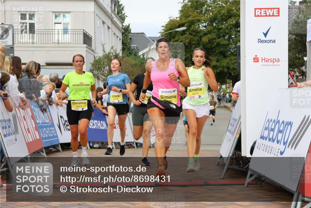 31.08.2025 - 21. Blankeneser Heldenlauf Strokosch-Dieckow http://msf.ph/oto/8698431 31.08.2025 10:29:02 Ziel 2719, 2246, 2035, 2457, 2212, 2143, 2230, 2381 meine-sportfotos.de