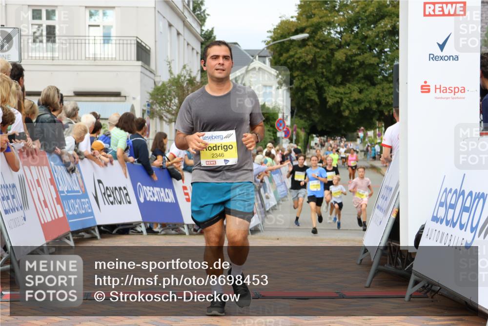 31.08.2025 - 21. Blankeneser Heldenlauf Strokosch-Dieckow http://msf.ph/oto/8698453 31.08.2025 10:28:48 Ziel 2346, 2697, 2700, 2387 meine-sportfotos.de