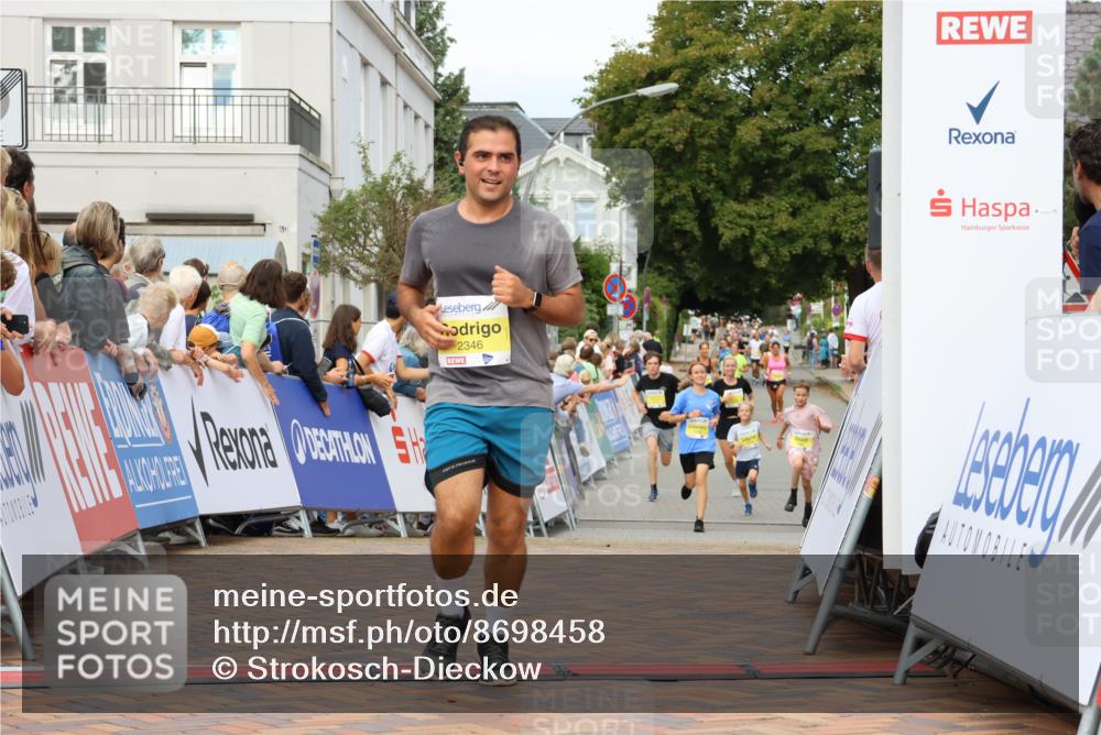 31.08.2025 - 21. Blankeneser Heldenlauf Strokosch-Dieckow http://msf.ph/oto/8698458 31.08.2025 10:28:48 Ziel 2346, 2697, 2700, 2387 meine-sportfotos.de