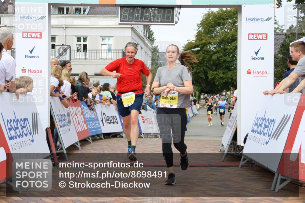 31.08.2025 - 21. Blankeneser Heldenlauf Strokosch-Dieckow http://msf.ph/oto/8698491 31.08.2025 10:28:33 Ziel 2249, 2173, 2727, 2351 meine-sportfotos.de