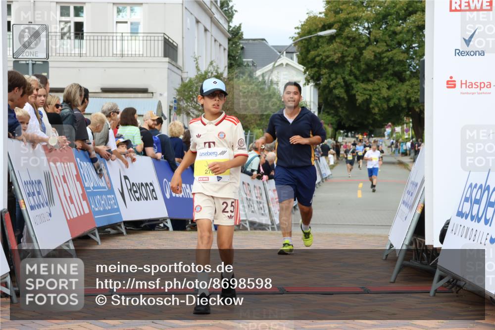 31.08.2025 - 21. Blankeneser Heldenlauf Strokosch-Dieckow http://msf.ph/oto/8698598 31.08.2025 10:27:31 Ziel 2715, 2463, 2725, 2533, 2709 meine-sportfotos.de