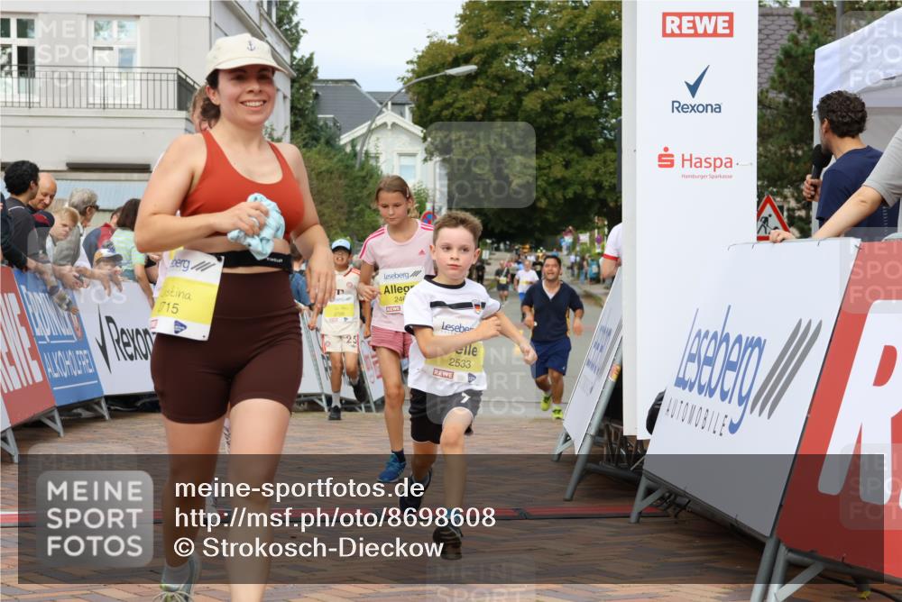31.08.2025 - 21. Blankeneser Heldenlauf Strokosch-Dieckow http://msf.ph/oto/8698608 31.08.2025 10:27:26 Ziel 2715, 2463, 2559, 2725, 2533, 2709 meine-sportfotos.de