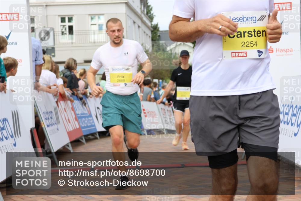 31.08.2025 - 21. Blankeneser Heldenlauf Strokosch-Dieckow http://msf.ph/oto/8698700 31.08.2025 10:26:35 Ziel 2706, 2254, 2497, 2648, 2688, 2007, 2487, 2296 meine-sportfotos.de