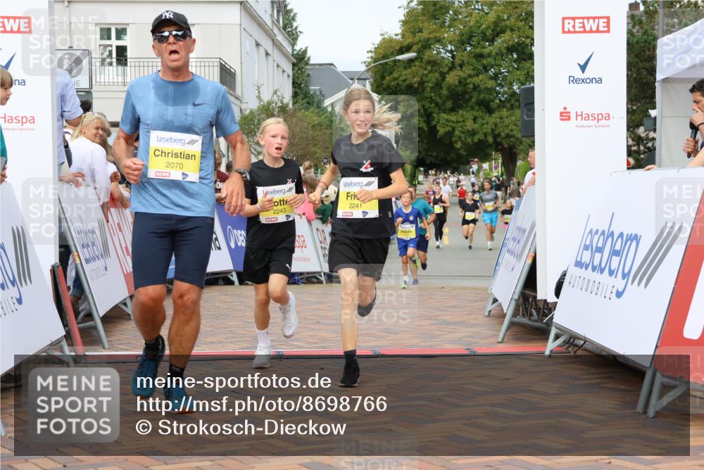 31.08.2025 - 21. Blankeneser Heldenlauf Strokosch-Dieckow http://msf.ph/oto/8698766 31.08.2025 10:25:55 Ziel 2342, 2472, 2070, 2241, 2243 meine-sportfotos.de
