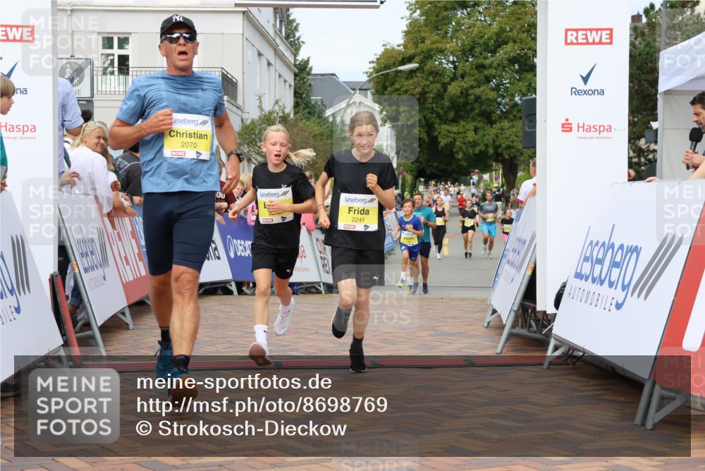 31.08.2025 - 21. Blankeneser Heldenlauf Strokosch-Dieckow http://msf.ph/oto/8698769 31.08.2025 10:25:55 Ziel 2342, 2472, 2070, 2241, 2243 meine-sportfotos.de
