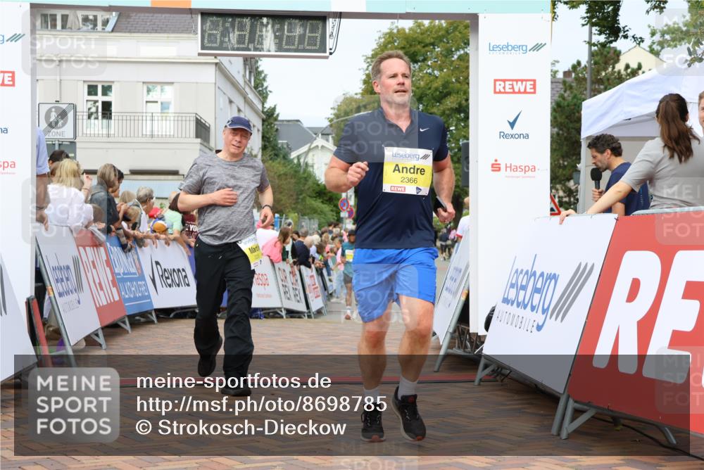 31.08.2025 - 21. Blankeneser Heldenlauf Strokosch-Dieckow http://msf.ph/oto/8698785 31.08.2025 10:25:42 Ziel 2410, 2742, 2366, 2235, 2726 meine-sportfotos.de