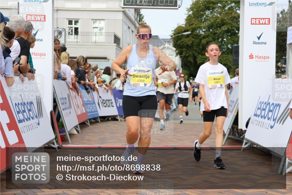 31.08.2025 - 21. Blankeneser Heldenlauf Strokosch-Dieckow http://msf.ph/oto/8698838 31.08.2025 10:25:11 Ziel 2641, 2357, 2183, 2717, 2285, 2286, 2331, 2053, 2359, 2661 meine-sportfotos.de