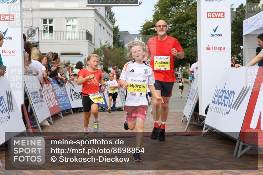 31.08.2025 - 21. Blankeneser Heldenlauf Strokosch-Dieckow http://msf.ph/oto/8698854 31.08.2025 10:25:07 Ziel 2357, 2183, 2717, 2285, 2286, 2331, 2359, 2661 meine-sportfotos.de