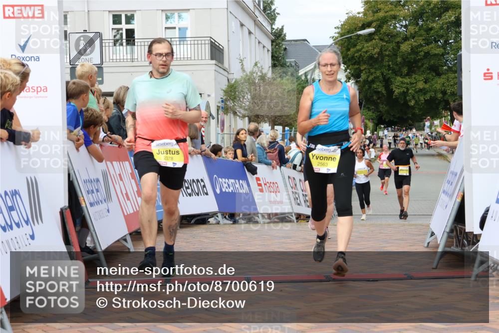 31.08.2025 - 21. Blankeneser Heldenlauf Strokosch-Dieckow http://msf.ph/oto/8700619 31.08.2025 10:34:01 Ziel 2378, 2563, 2120 meine-sportfotos.de