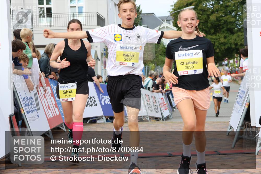 31.08.2025 - 21. Blankeneser Heldenlauf Strokosch-Dieckow http://msf.ph/oto/8700684 31.08.2025 10:33:30 Ziel 2011, 2044, 2126, 2640, 2639, 2220, 2221 meine-sportfotos.de