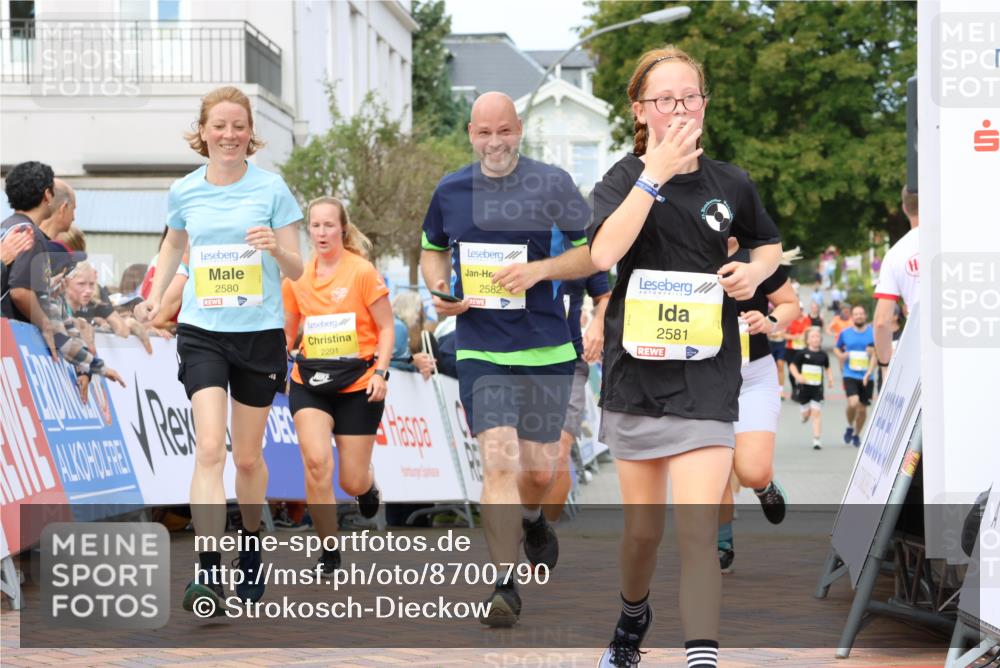 31.08.2025 - 21. Blankeneser Heldenlauf Strokosch-Dieckow http://msf.ph/oto/8700790 31.08.2025 10:32:35 Ziel 2490, 2256, 2257, 2644, 2581, 2582, 2580, 2201 meine-sportfotos.de