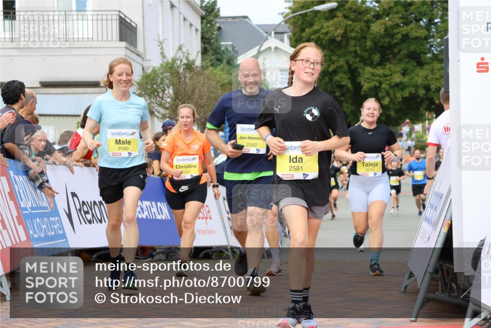 31.08.2025 - 21. Blankeneser Heldenlauf Strokosch-Dieckow http://msf.ph/oto/8700799 31.08.2025 10:32:35 Ziel 2490, 2256, 2257, 2644, 2581, 2582, 2580, 2201 meine-sportfotos.de
