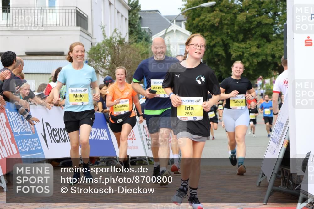31.08.2025 - 21. Blankeneser Heldenlauf Strokosch-Dieckow http://msf.ph/oto/8700800 31.08.2025 10:32:35 Ziel 2490, 2256, 2257, 2644, 2581, 2582, 2580, 2201 meine-sportfotos.de