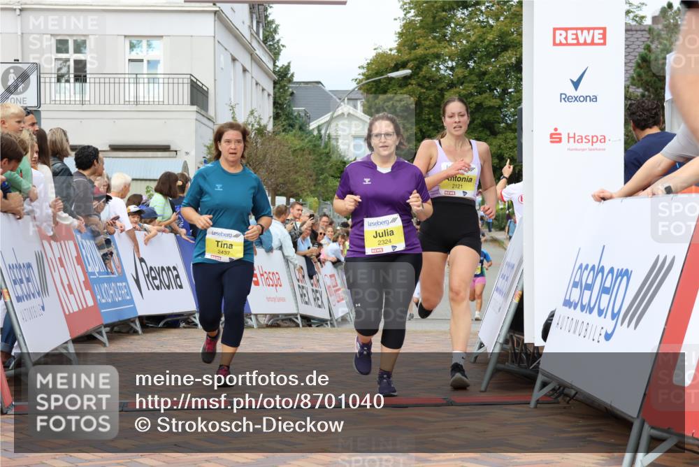 31.08.2025 - 21. Blankeneser Heldenlauf Strokosch-Dieckow http://msf.ph/oto/8701040 31.08.2025 10:31:10 Ziel 2437, 2324, 2147, 2121, 2307, 2018 meine-sportfotos.de