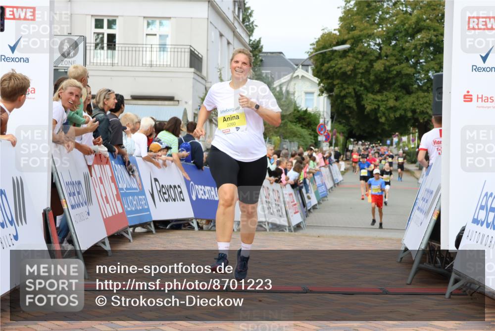31.08.2025 - 21. Blankeneser Heldenlauf Strokosch-Dieckow http://msf.ph/oto/8701223 31.08.2025 10:29:59 Ziel 2260, 2603, 2602 meine-sportfotos.de