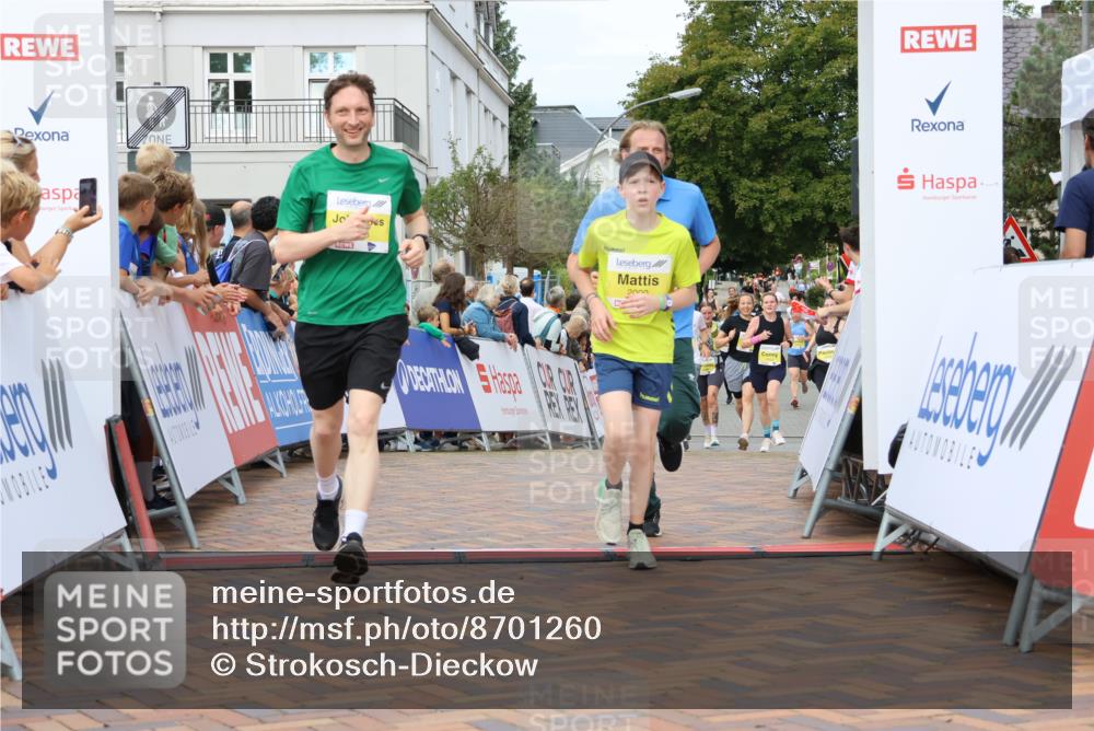 31.08.2025 - 21. Blankeneser Heldenlauf Strokosch-Dieckow http://msf.ph/oto/8701260 31.08.2025 10:34:35 Ziel 2110, 2424, 2668, 2669, 2667, 2090, 2083 meine-sportfotos.de