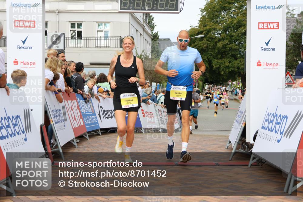 31.08.2025 - 21. Blankeneser Heldenlauf Strokosch-Dieckow http://msf.ph/oto/8701452 31.08.2025 10:28:43 Ziel 2346, 2697, 2700, 2351, 2687 meine-sportfotos.de