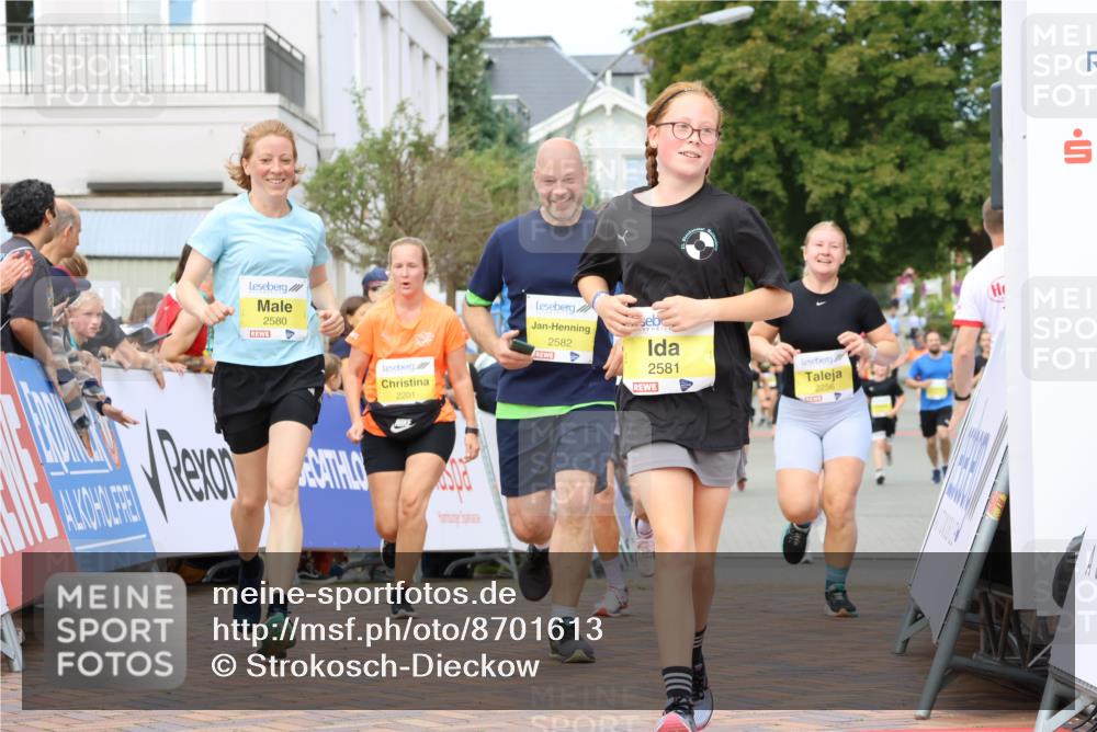 31.08.2025 - 21. Blankeneser Heldenlauf Strokosch-Dieckow http://msf.ph/oto/8701613 31.08.2025 10:32:35 Ziel 2490, 2256, 2257, 2644, 2581, 2582, 2580, 2201 meine-sportfotos.de
