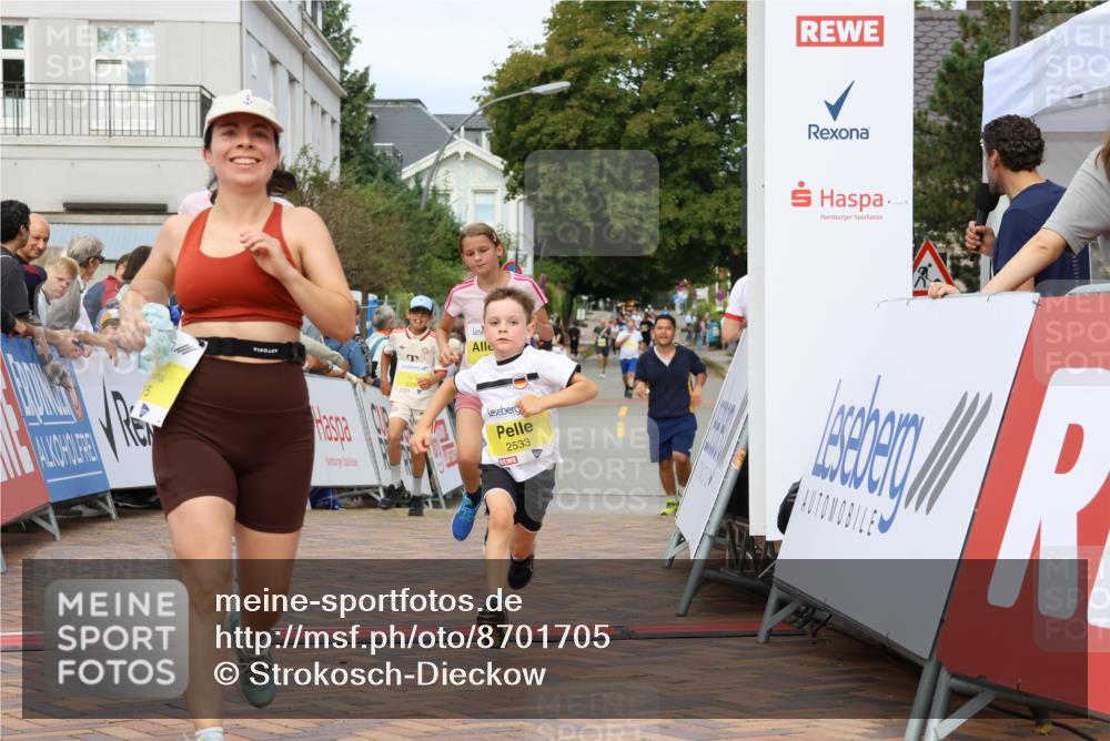 31.08.2025 - 21. Blankeneser Heldenlauf Strokosch-Dieckow http://msf.ph/oto/8701705 31.08.2025 10:27:26 Ziel 2715, 2463, 2559, 2725, 2533, 2709 meine-sportfotos.de
