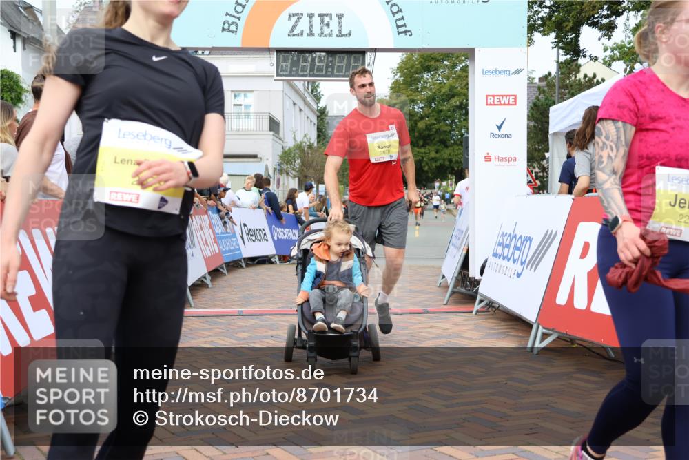 31.08.2025 - 21. Blankeneser Heldenlauf Strokosch-Dieckow http://msf.ph/oto/8701734 31.08.2025 10:32:04 Ziel 2679, 2678, 2222, 2567, 2734, 2735, 2105, 2228, 2501 meine-sportfotos.de