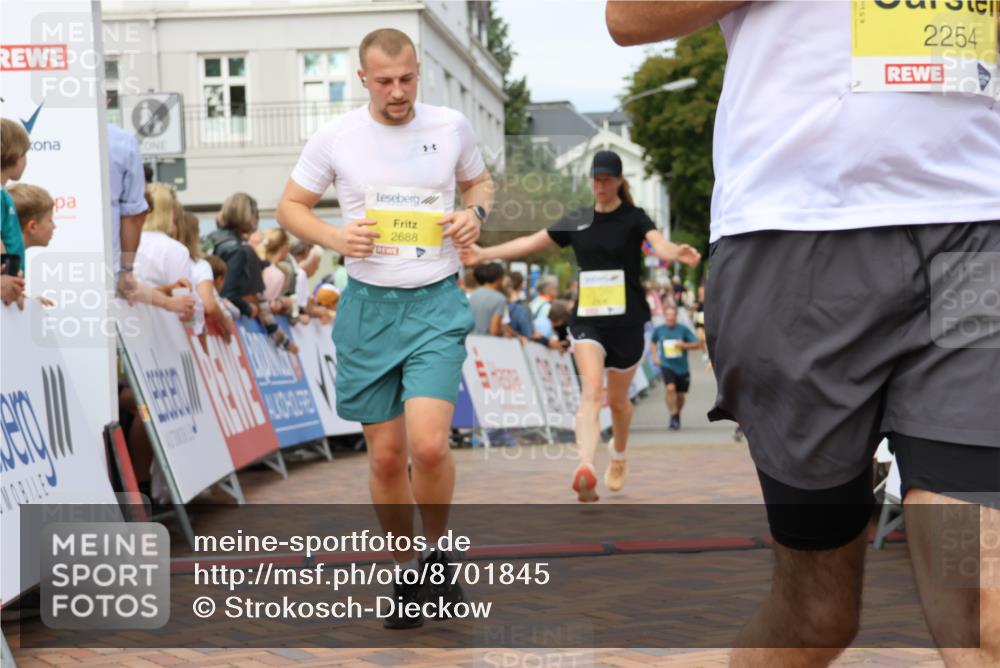 31.08.2025 - 21. Blankeneser Heldenlauf Strokosch-Dieckow http://msf.ph/oto/8701845 31.08.2025 10:26:35 Ziel 2706, 2254, 2497, 2648, 2688, 2007, 2487, 2296 meine-sportfotos.de