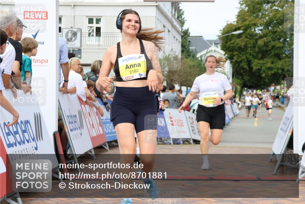 31.08.2025 - 21. Blankeneser Heldenlauf Strokosch-Dieckow http://msf.ph/oto/8701881 31.08.2025 10:26:19 Ziel 2162, 2046, 2252, 2564, 2467 meine-sportfotos.de