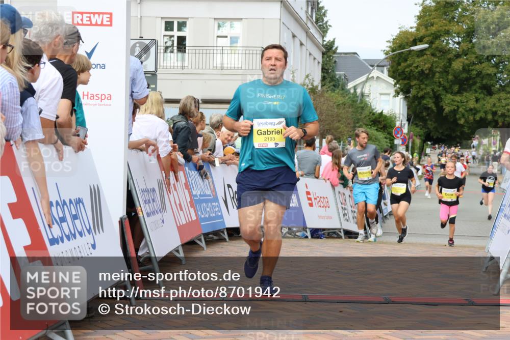 31.08.2025 - 21. Blankeneser Heldenlauf Strokosch-Dieckow http://msf.ph/oto/8701942 31.08.2025 10:26:01 Ziel 2736, 2777, 2342, 2193, 2070, 2241, 2243, 2119, 2118 meine-sportfotos.de