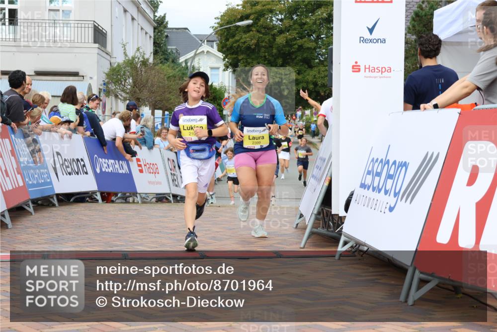 31.08.2025 - 21. Blankeneser Heldenlauf Strokosch-Dieckow http://msf.ph/oto/8701964 31.08.2025 10:31:17 Ziel 2437, 2324, 2551, 2121, 2307, 2649, 2647, 2399, 2103 meine-sportfotos.de