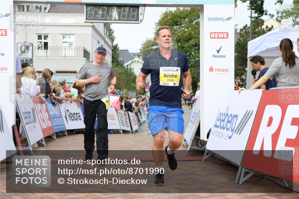 31.08.2025 - 21. Blankeneser Heldenlauf Strokosch-Dieckow http://msf.ph/oto/8701990 31.08.2025 10:25:42 Ziel 2410, 2742, 2366, 2235, 2726 meine-sportfotos.de