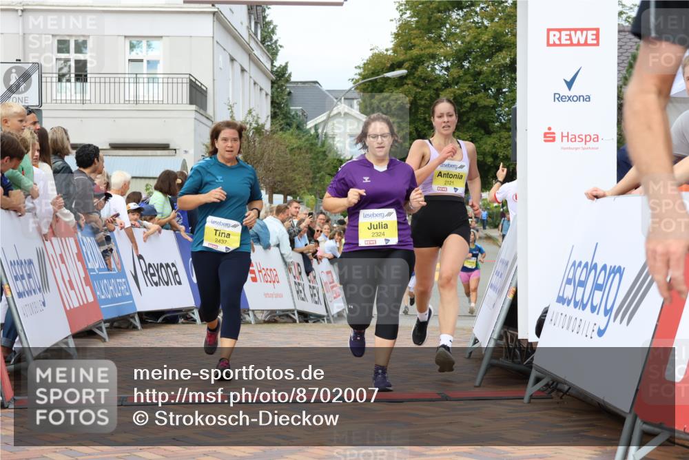 31.08.2025 - 21. Blankeneser Heldenlauf Strokosch-Dieckow http://msf.ph/oto/8702007 31.08.2025 10:31:10 Ziel 2437, 2324, 2147, 2121, 2307, 2018 meine-sportfotos.de