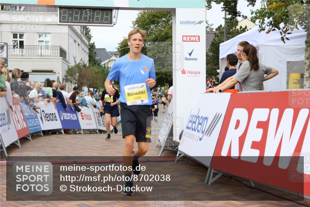 31.08.2025 - 21. Blankeneser Heldenlauf Strokosch-Dieckow http://msf.ph/oto/8702038 31.08.2025 10:31:01 Ziel 2594, 2376, 2209, 2136, 2600, 2206, 2018 meine-sportfotos.de