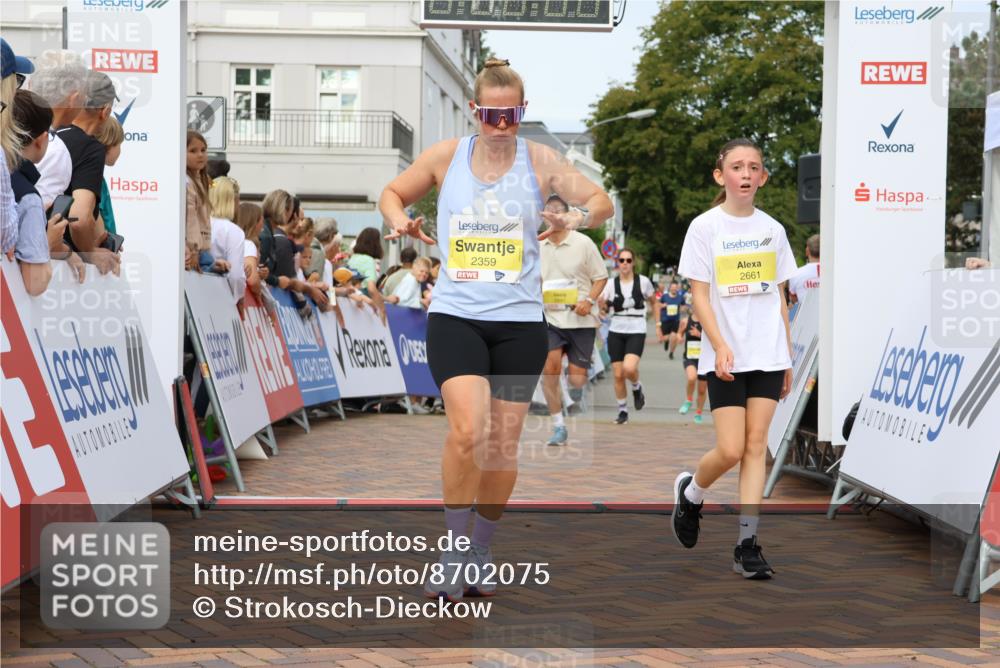 31.08.2025 - 21. Blankeneser Heldenlauf Strokosch-Dieckow http://msf.ph/oto/8702075 31.08.2025 10:25:11 Ziel 2641, 2357, 2183, 2717, 2285, 2286, 2331, 2053, 2359, 2661 meine-sportfotos.de