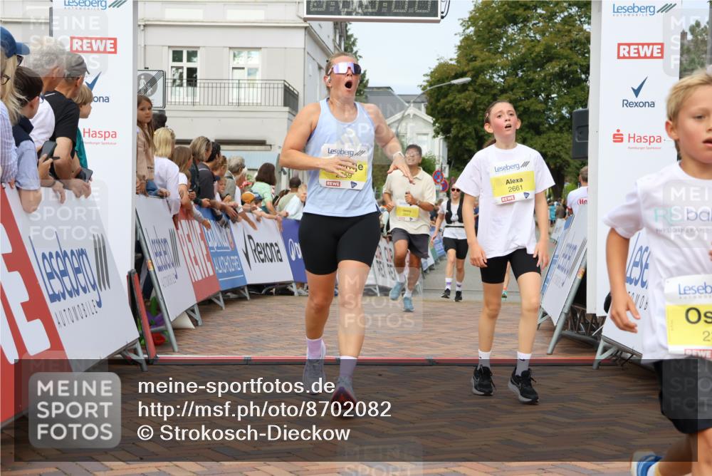 31.08.2025 - 21. Blankeneser Heldenlauf Strokosch-Dieckow http://msf.ph/oto/8702082 31.08.2025 10:25:11 Ziel 2641, 2357, 2183, 2717, 2285, 2286, 2331, 2053, 2359, 2661 meine-sportfotos.de